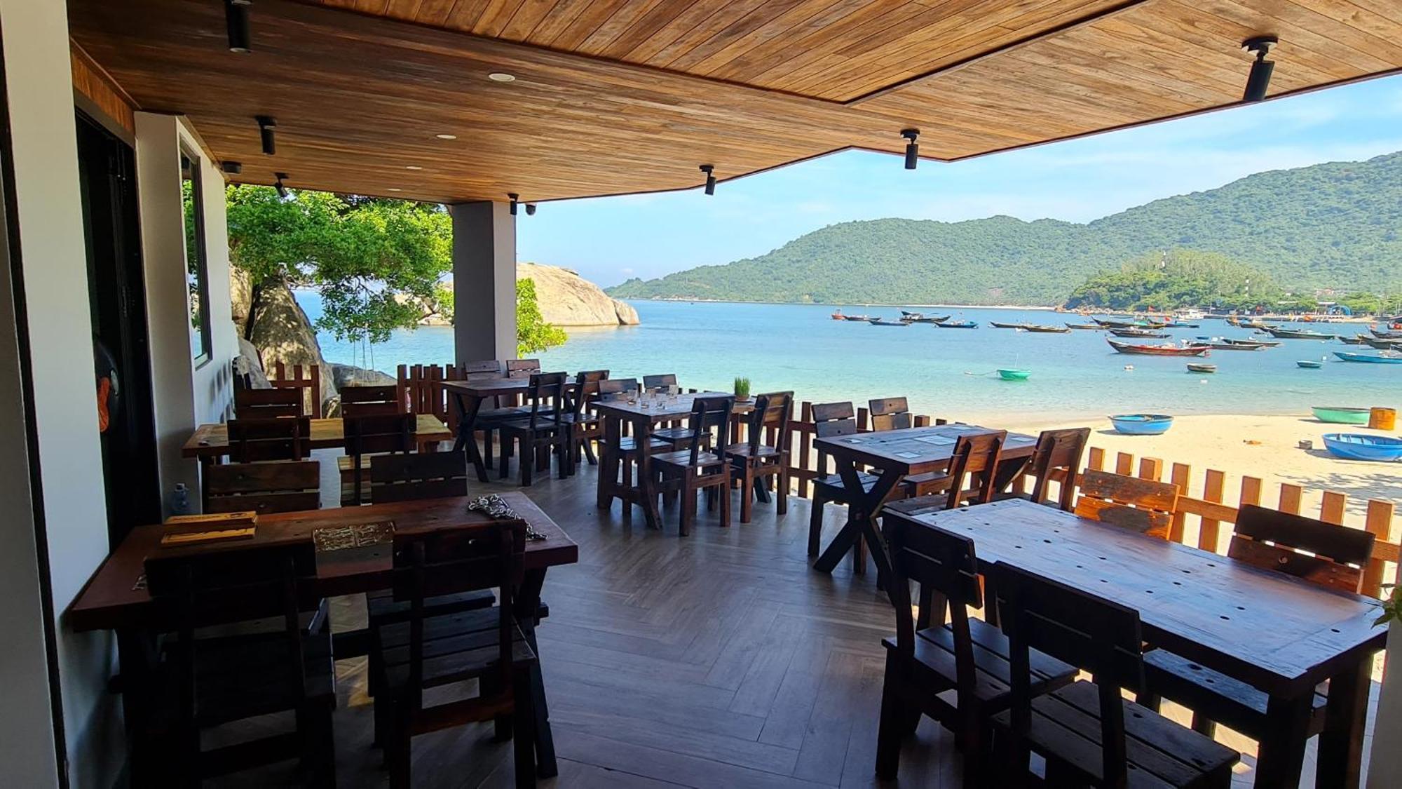 The Coral Homestay & Pub Tân Hiệ Екстериор снимка