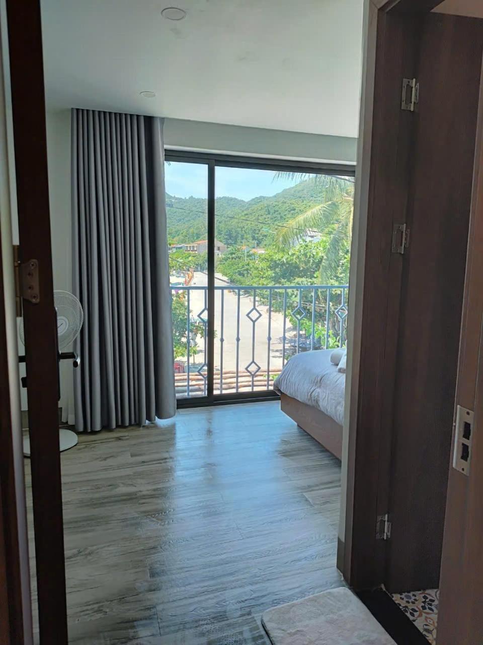 The Coral Homestay & Pub Tân Hiệ Екстериор снимка