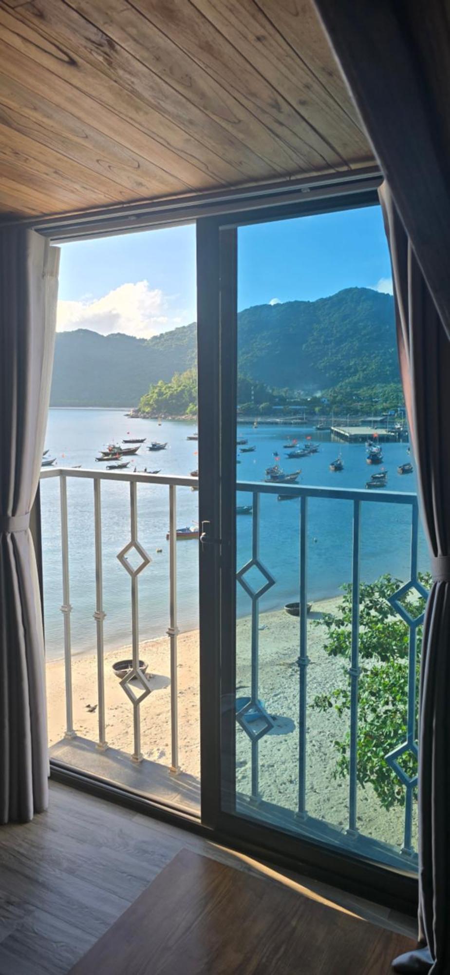 The Coral Homestay & Pub Tân Hiệ Екстериор снимка