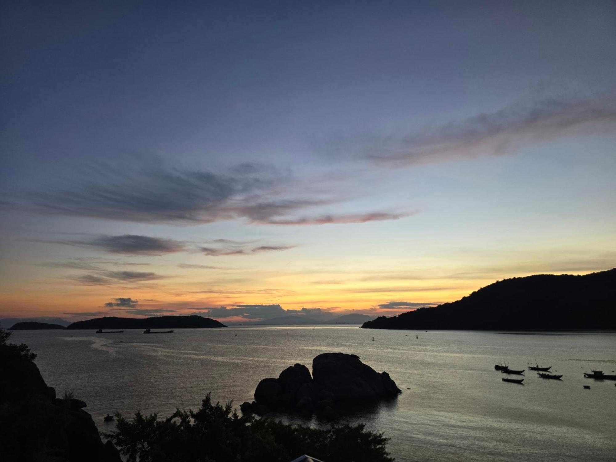 The Coral Homestay & Pub Tân Hiệ Екстериор снимка